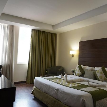 Hotel Aravali Heights Алвар Экстерьер фото