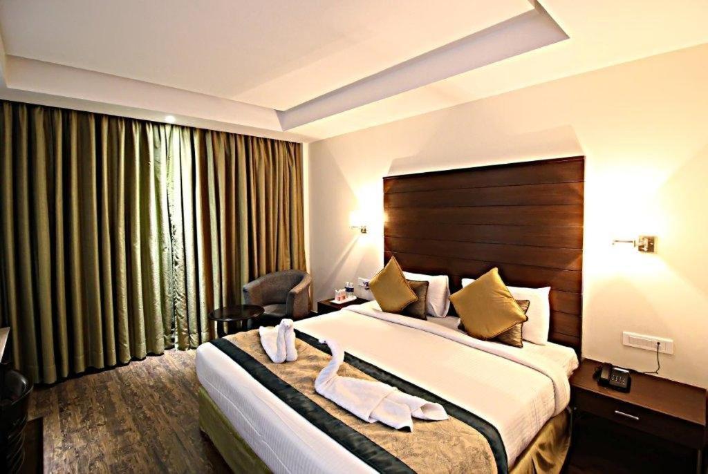 Hotel Aravali Heights Алвар Экстерьер фото