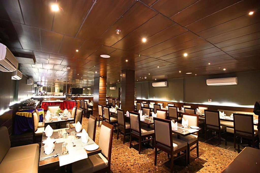 Hotel Aravali Heights Алвар Экстерьер фото