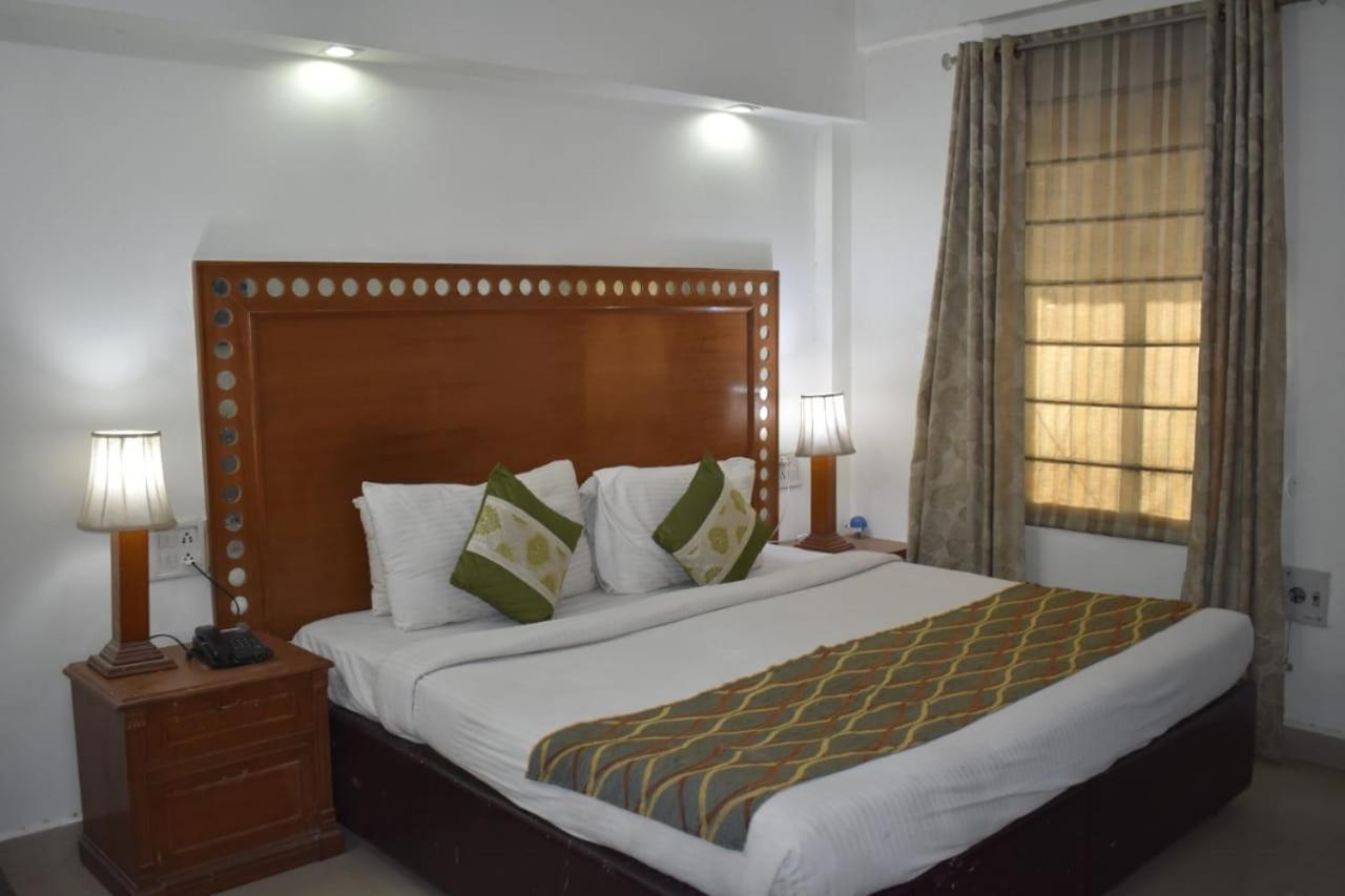 Hotel Aravali Heights Алвар Экстерьер фото