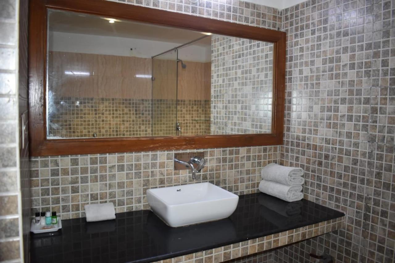 Hotel Aravali Heights Алвар Экстерьер фото