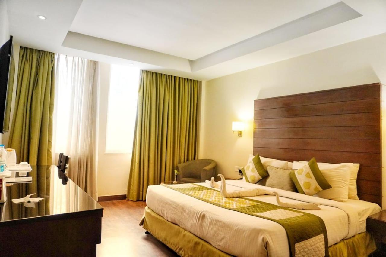 Hotel Aravali Heights Алвар Экстерьер фото